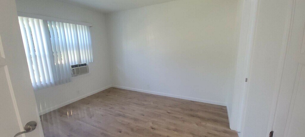 Bedroom - 414 N Glenwood Pl