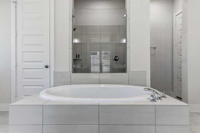 Building Photo - 111 Carolina Jasmine Dr