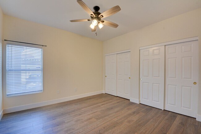 Building Photo - Beautiful 2BR / 2BA Renovated / Modern Condo In A Gated Complex.