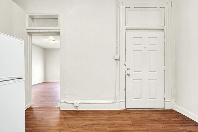 Building Photo - Central 1 Bedroom 1 Bath