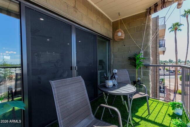 Building Photo - 425 S Parkcrest