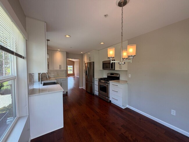 Building Photo - 2514 85th Dr NE