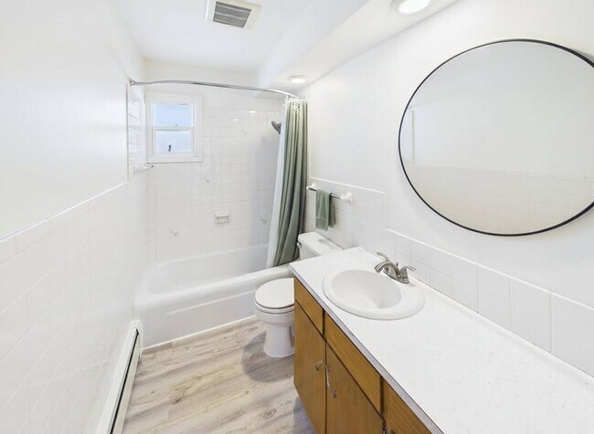 Building Photo - 1004 31st Ave N