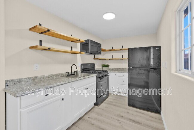 Building Photo - 703 Mills St