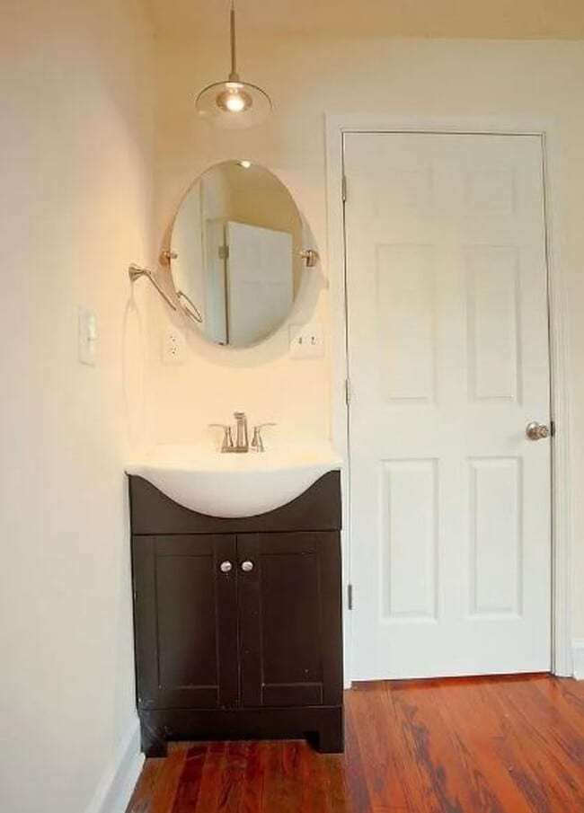 Building Photo - 2026-2027 School Year / 8 Bdrm / 3 Bath St...