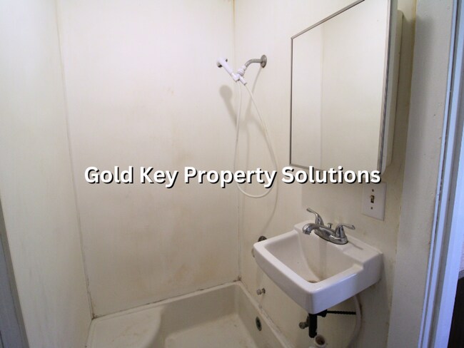 Building Photo - 1316 E 7th St