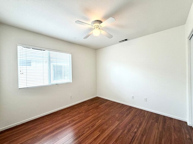 Building Photo - Spacious Oak Creek Cul-de-Sac Home with 5 Bedrooms & 3-Car Garage