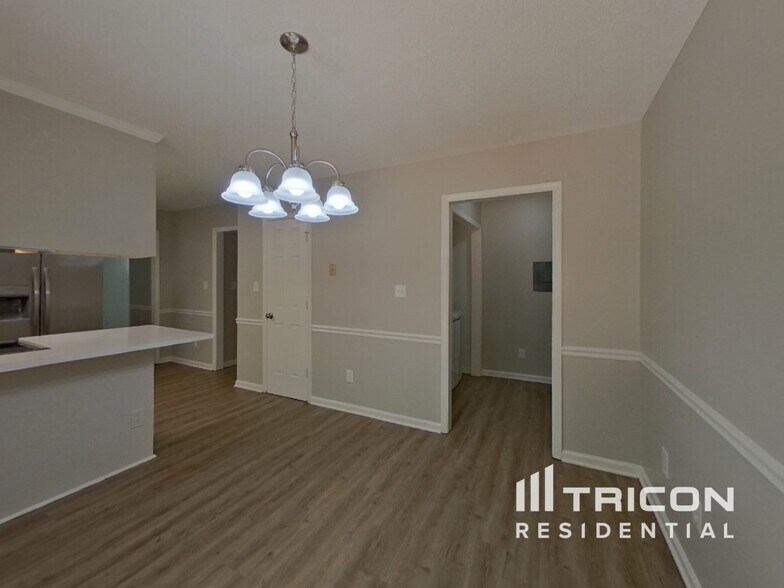 Building Photo - 5909 Edinborough Dr