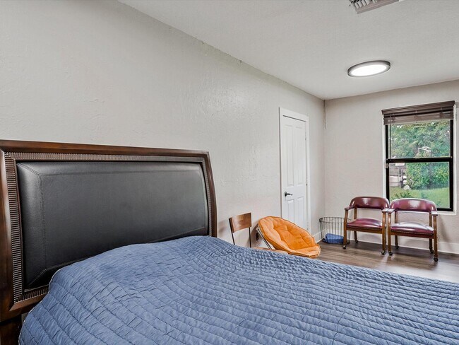 Building Photo - 1350 C Rd