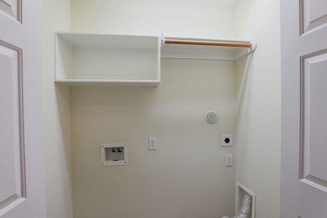 Building Photo - Move in Ready in 77044!