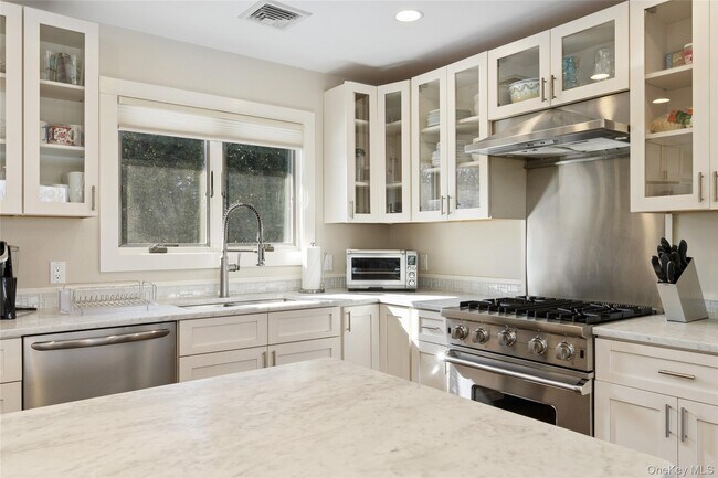 Building Photo - 6 Sunset Rd