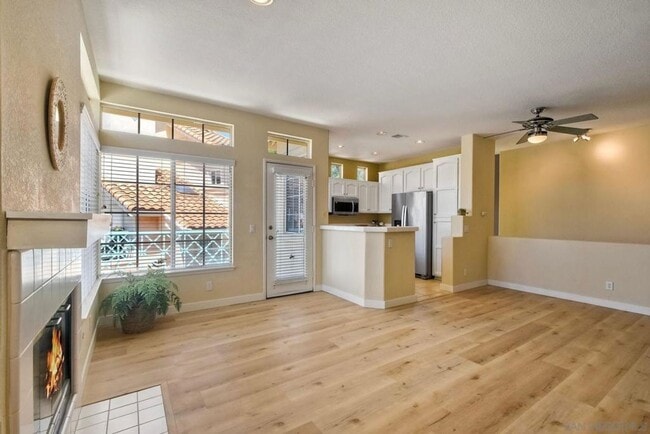 Building Photo - Beautiful 2 Bed, 2 Bath Sabre Springs Townhome with 1 Car Garage