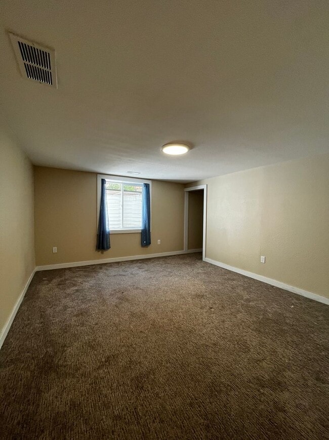 Building Photo - 3 bedroom, 2 bath house located on the Sunnyside of Kellogg, Idaho