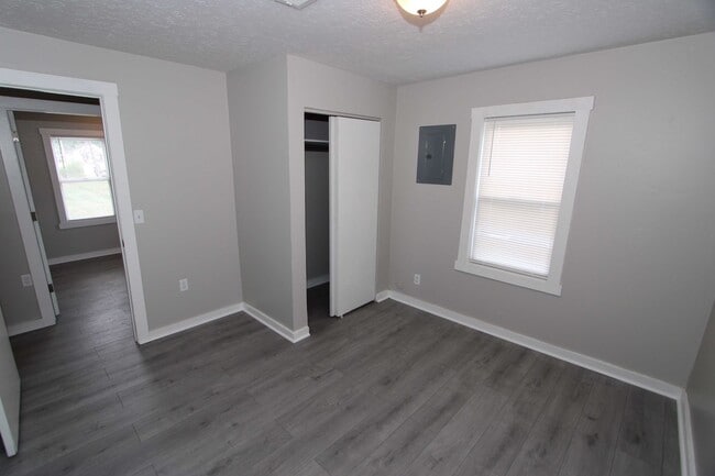 Building Photo - Quaint 2 Bedroom 1 Bathroom Ranch