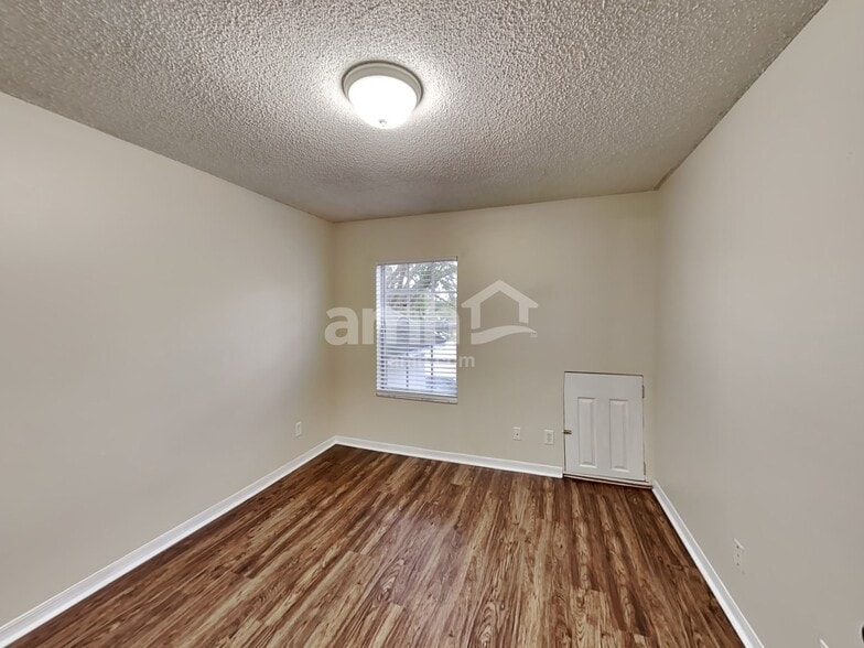 Building Photo - 4417 King Edward Dr