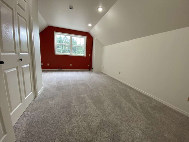 Building Photo - Spacious, Quiet 2-Bedroom Country Home in ...