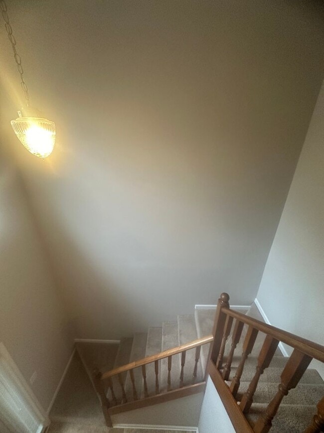 Building Photo - Foxhill Commons!!  NEW CARPET..1/2 OFF 1M RENT WITH 18M LEASE