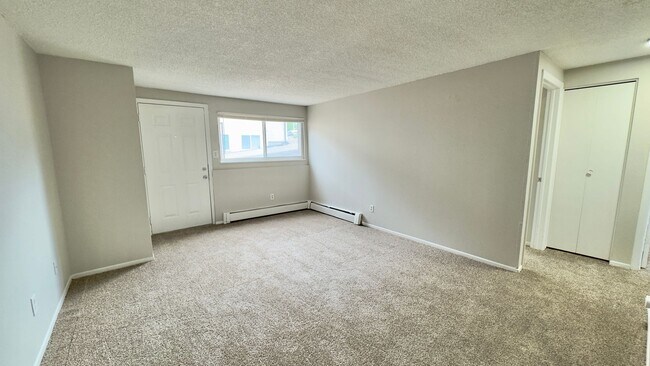 Building Photo - 2915 Straus Ln