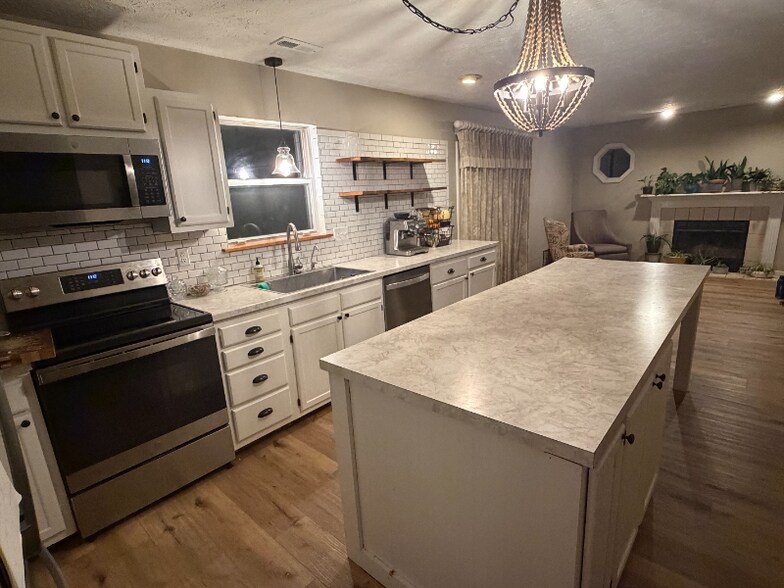 Building Photo - 6750 Wild Cherry Dr