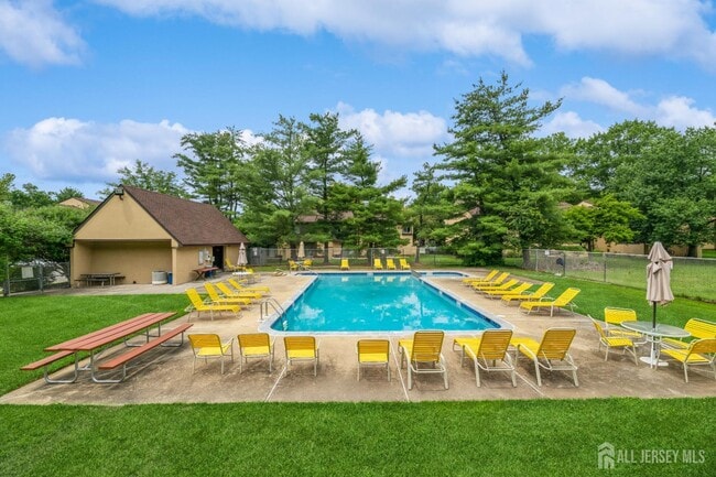 Building Photo - 3328 Sayre Dr