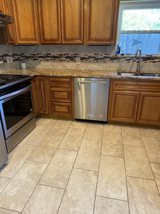 Building Photo - 5103 Encino Ct