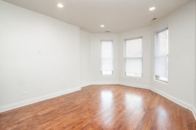 Building Photo - 4837 S St Lawrence Ave