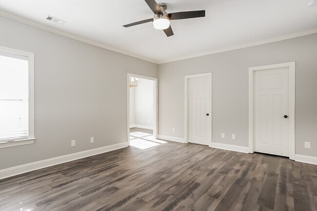 Building Photo - Inviting 3-Bedroom Home