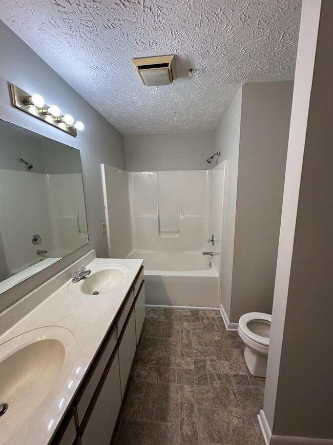 Building Photo - 3371 Galleria Dr