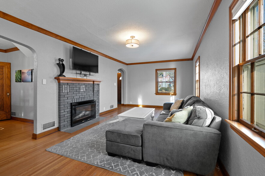 Building Photo - 1109 3rd St NW