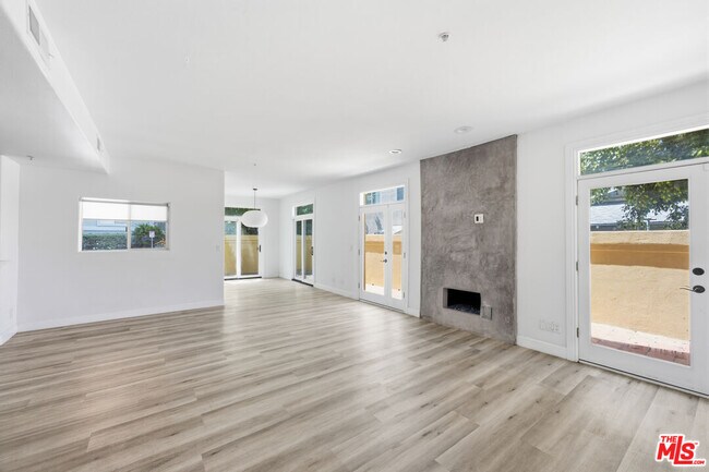 Building Photo - 2311 Schader Dr