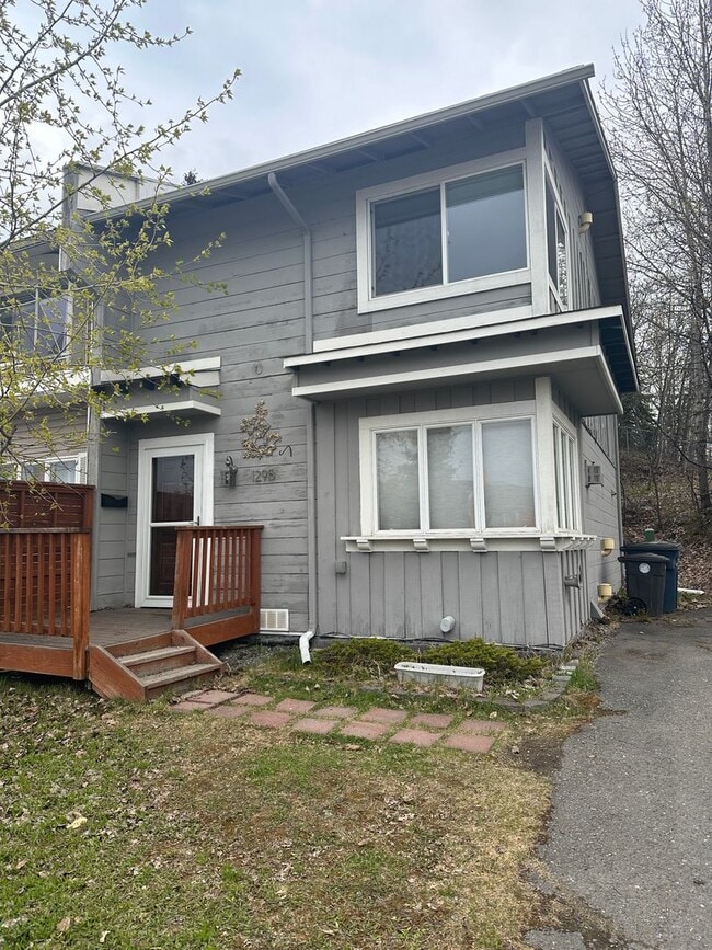 Building Photo - 3 Bedroom/1.5 Bath w/partial Mountain Views