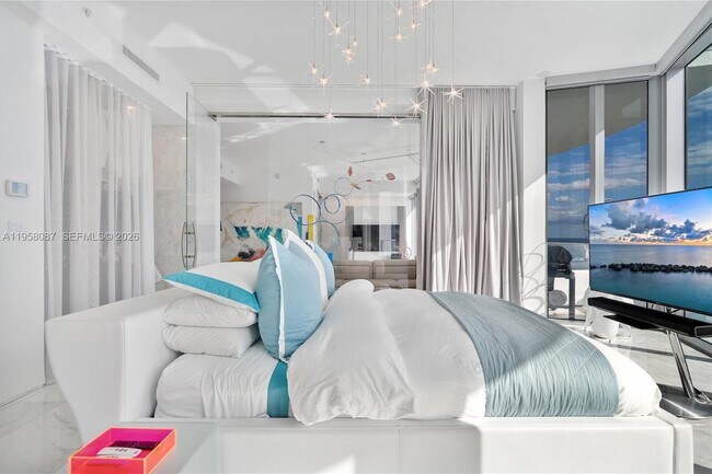 Building Photo - 17475 Collins Ave