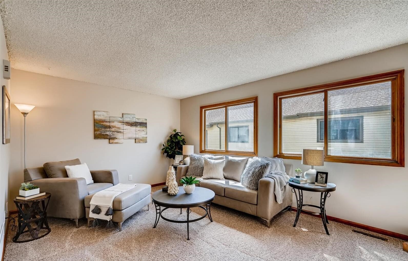 living room (updated flooring seen in picture 34) - 4226 S Granby St