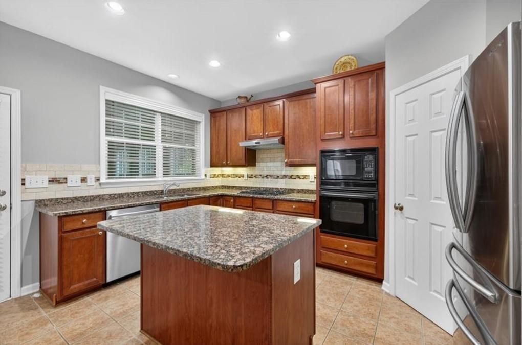 Building Photo - 740 Mayfair Ct