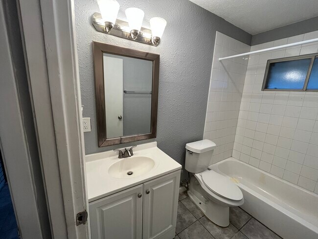 Building Photo - 4534 Waikiki Dr