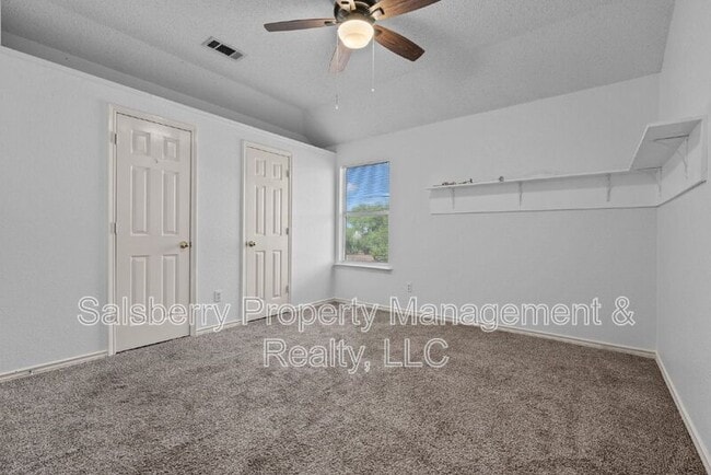 Building Photo - 1105 Hall Dr