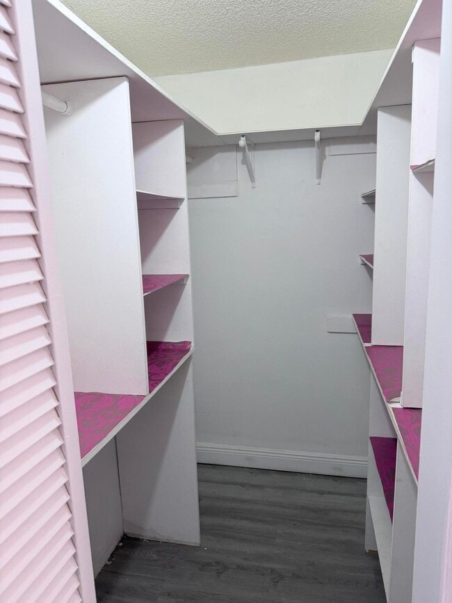 Building Photo - 10343 Greenhouse Rd