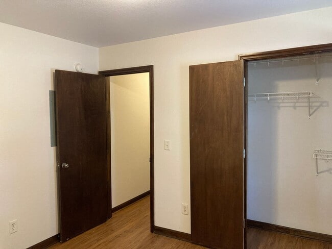 Building Photo - 1729 Louise Dr SE