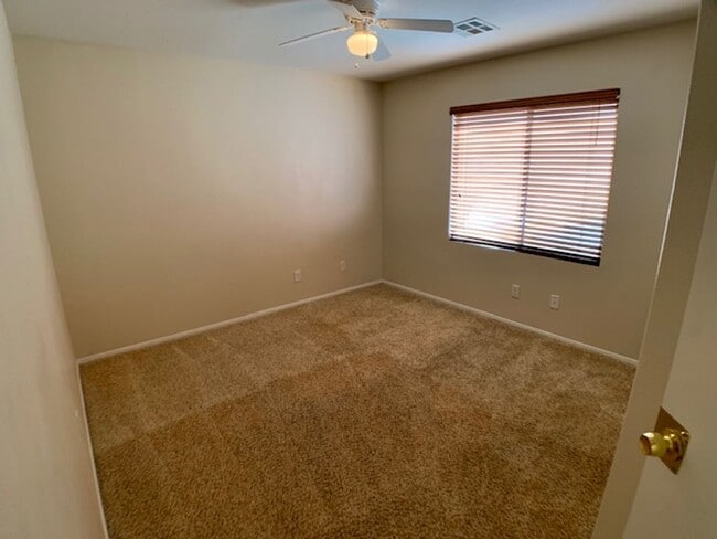 Building Photo - 9679 Ridgebluff Ave