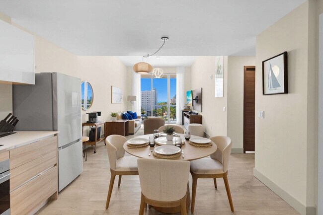Building Photo - 111 N Ocean Dr