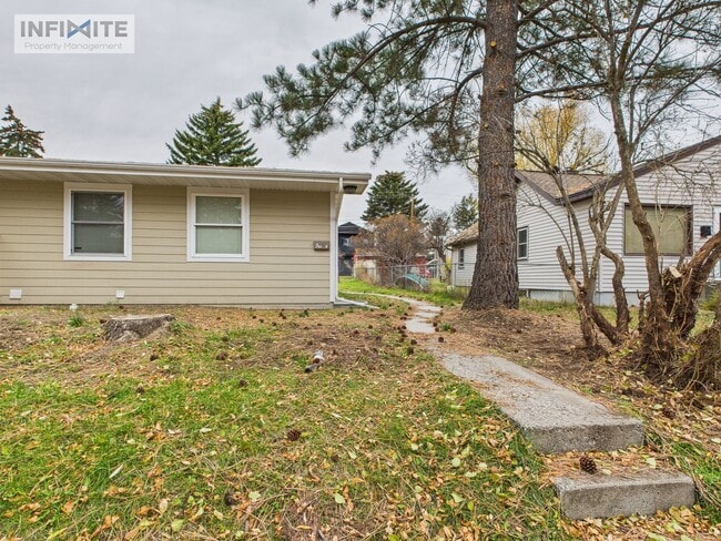 Building Photo - Spacious 4-Bedroom Apartment Just 4 Blocks...