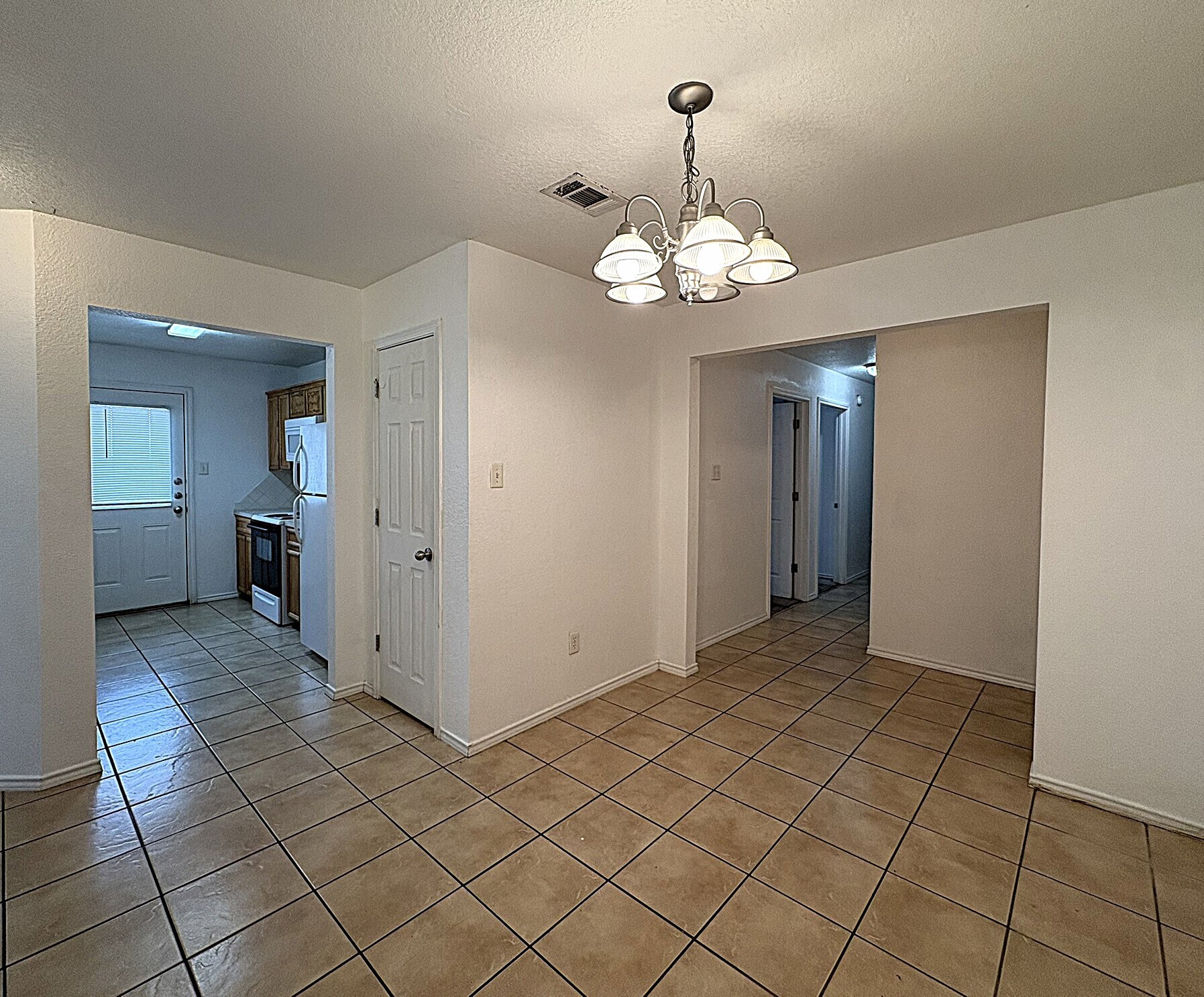 Building Photo - 931 Rosewood Dr