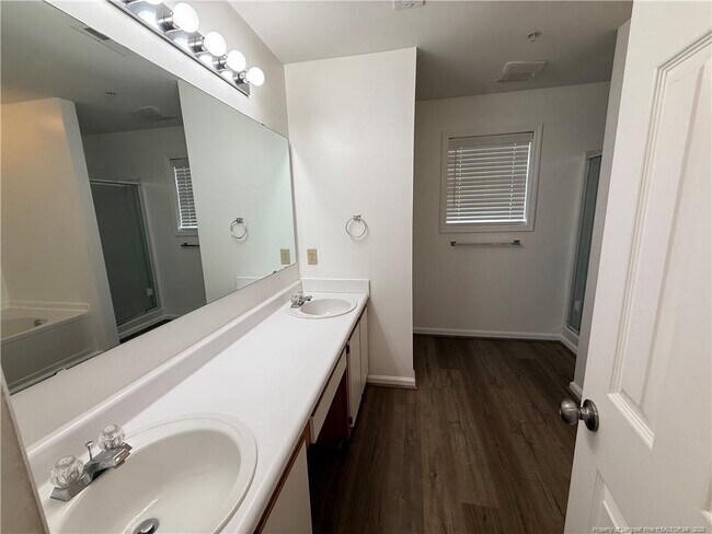 Building Photo - 259 Waterdown Dr