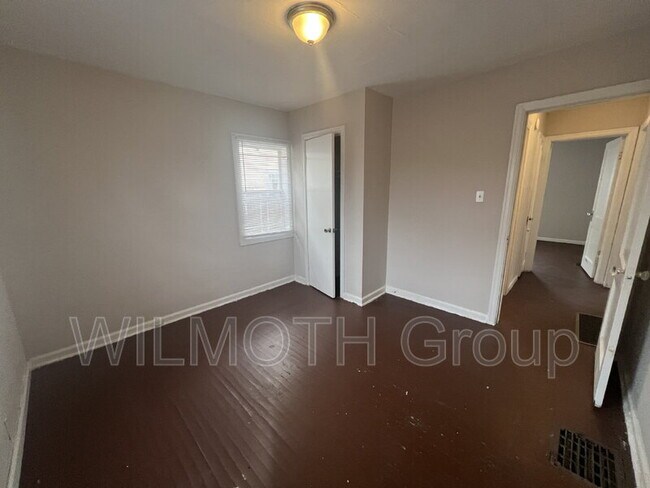 Building Photo - 3915 Hillside Ave