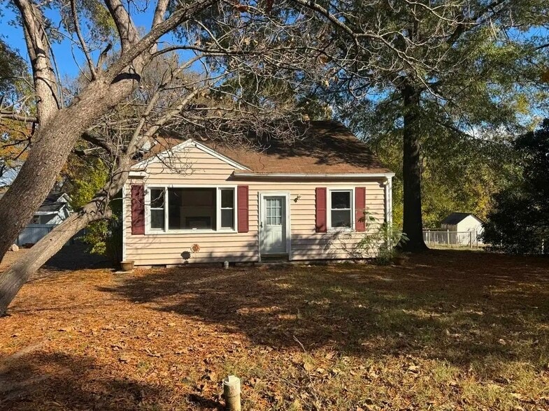 Primary Photo - 305 Smith St