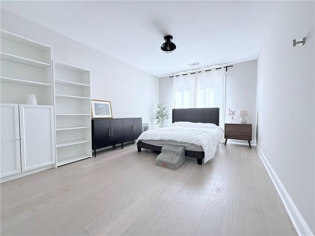 Building Photo - 138 Livingston Ct