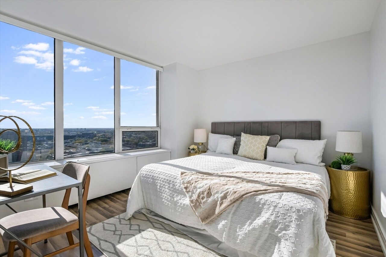 Building Photo - 3930 N Pine Grove Ave