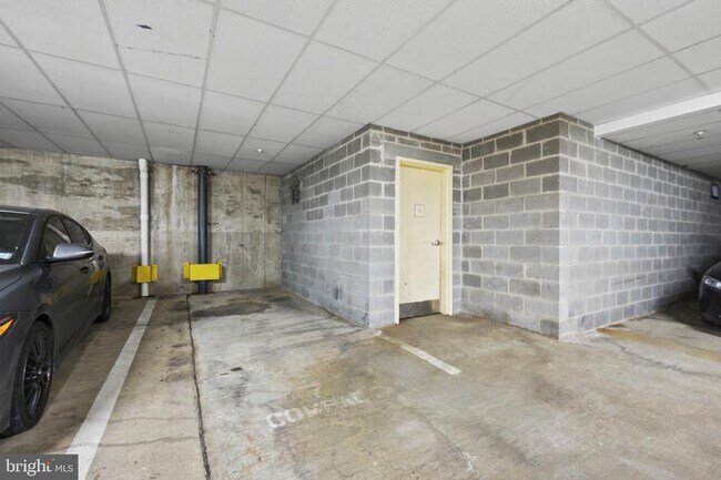 Building Photo - 1117 10th St NW