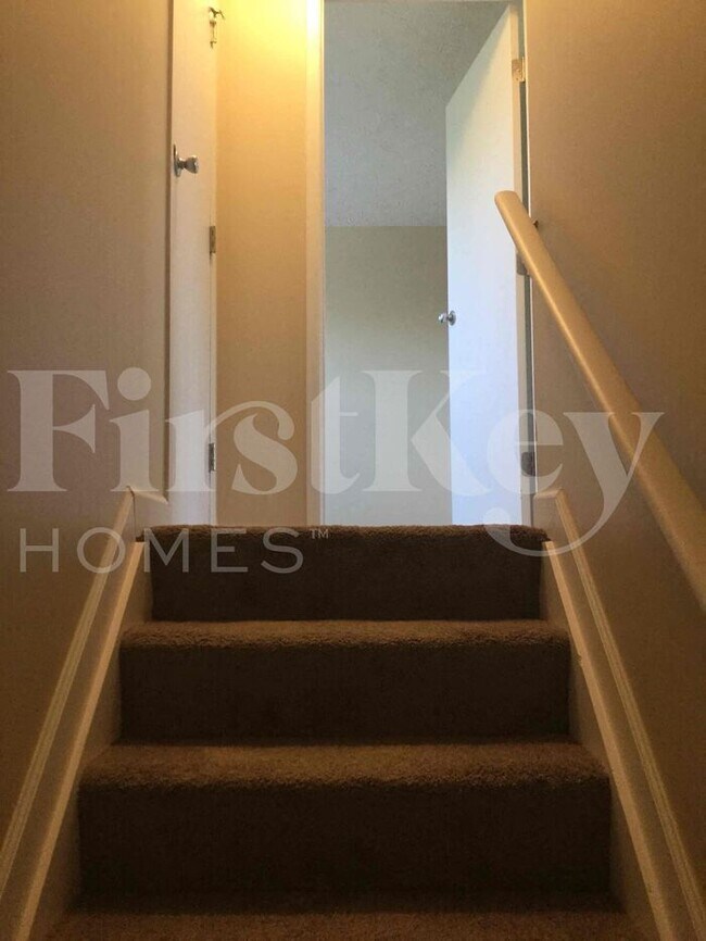 Building Photo - 805 Westmead Dr