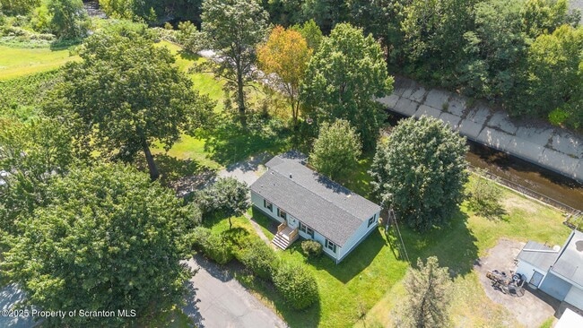 Building Photo - 720 Edgebrook Dr